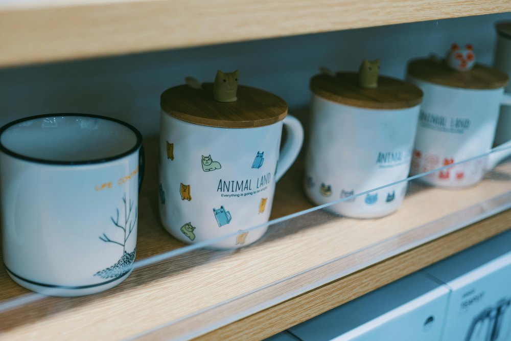 Personalized mugs on the shelves